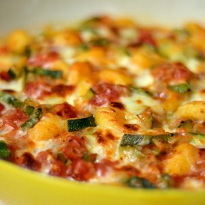 Sufleu de legume cu carnati