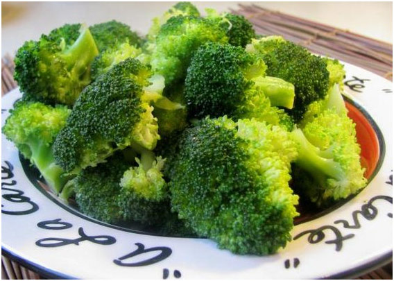 Broccoli la abur cu ulei de susan. Foto: Food.com