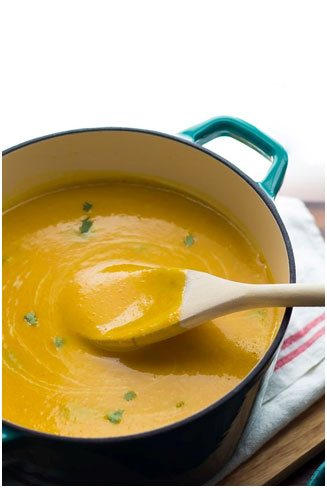 1.Supă de dovleac şi cartof dulce (Sursa Imag: Denise | Sweet Peas & Saffron)