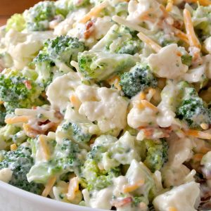 Salata de broccoli si conopida cu smantana