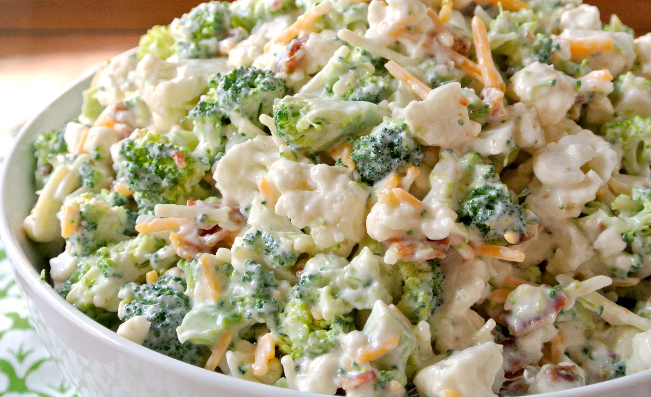 Salata de broccoli si conopida cu smantana