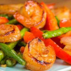 Creveti cu asparagus si ardei
