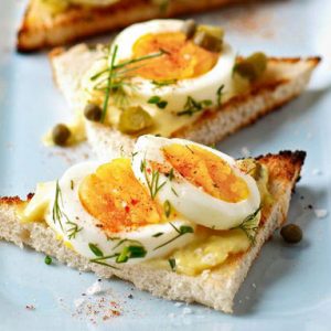 Paine toast cu ton si oua
