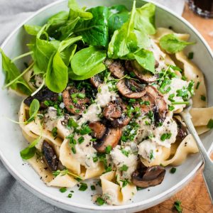 Paste cu sos pesto nuci si ciuperci