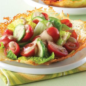 Salata asiatica cu rosii si castraveti