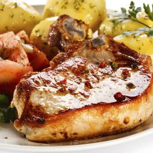 Cotlete de porc cu cartofi noi
