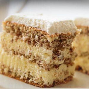 Prajitura-cu-nuca-si-crema-de-ciocolata-alba