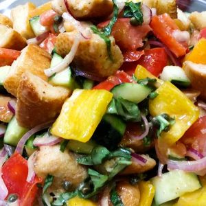 Salata taraneasca cu crutoane