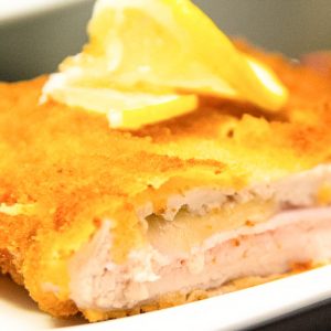 Snitel de vitel cu sunca si cascaval