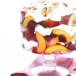 Desert cu nectarine zmeura si frisca