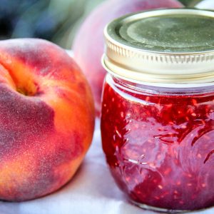 Dulceata de piersici rosii si zmeura