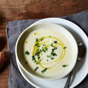 Supa crema de telina decorata cu ulei de masline
