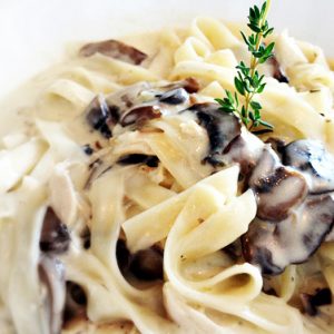 Tagliatelle cu pui si ciuperci