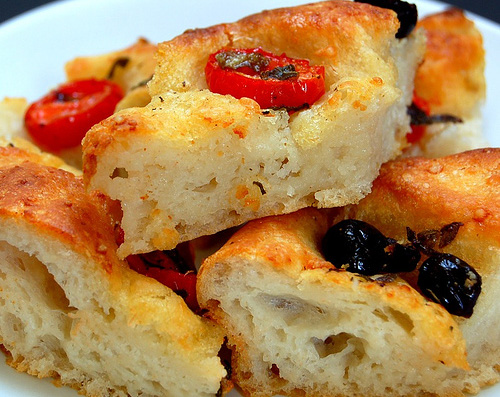 Foccacia cu rosii si masline
