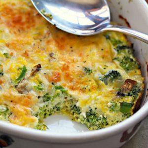 Broccoli la cuptor cu branza si oua