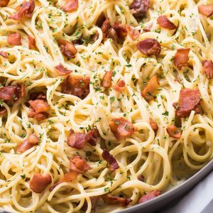 Spaghetti cu smantana si bacon