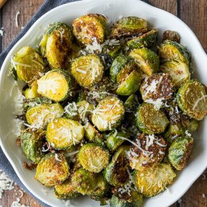 Varza de Bruxelles cu parmezan la cuptor