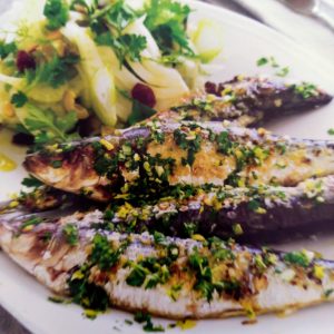 Sardine la gatar cu salata de fenicu