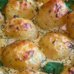 Cartofi-la-cuptor-in-sos-gorgonzola