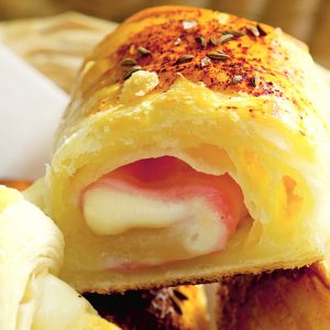 Croissante-cu-sunca si cascaval