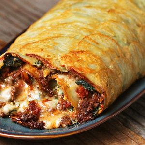 Rulada de cartofi cu carne de vita parmezan si spanac