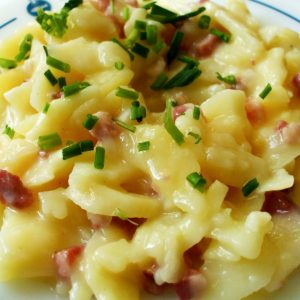 Salata de cartofi bavareza