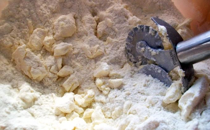 taiere unt biscuiti Petit Beurre de casa