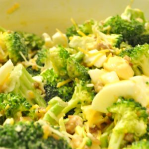 Broccoli cu sos de oua
