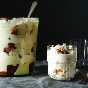 Mascarpone cu fructe si lichior de cirese