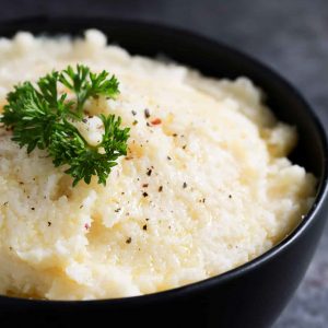 Conopida cu maioneza si usturoi