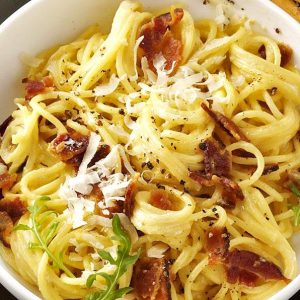 Spaghete cu pacetta si ou