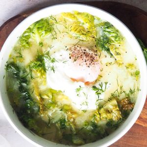 ciorba de salata cu smantana si ou