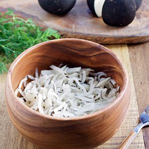 Salata de ridichi negre
