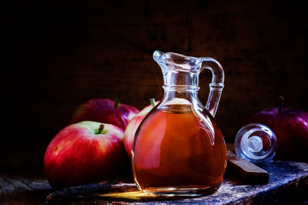 Ce se întâmplă dacă bei oțet de mere seara? Beneficii pentru sănătate și contraindicații